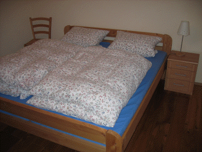 Schlafzimmer 1